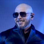 Pitbull se pone al volante del programa NASCAR para pilotos internacionales