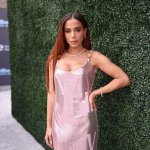 Anitta muestra el orgullo brasileño durante la presentación de Billboard MusicCon