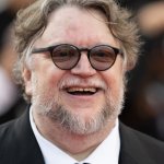 Guillermo del Toro y Gael García Bernal entretienen a la multitud de Cannes con Ranchera Duet