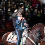 Pepe Aguilar critica vestuario de su hija Ángela Aguilar durante actuación