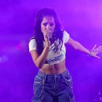 Becky G habla de la divertida reacción de su abuela cuando conoció a su “novio mayor”