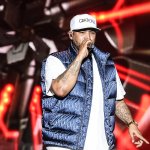 Don Omar es “arrestado” a bordo de su Shelby Cobra