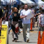 Jennifer Lopez muestra afecto a Ben Affleck durante reciente salida en Los Ángeles