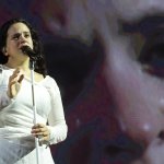 Rosalía interpretó y anunció una nueva canción