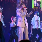 Bad Bunny besó a un hombre e hizo historia en los MTV VMA 2022