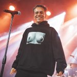 Rubén Albarrán de Café Tacvba decapitó a un peluche de Dr. Simi