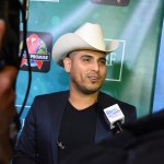 ¿Por qué Espinoza Paz no baila tanto en sus videos?