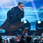 Elvis Crespo le da a “La Neverita” de Bad Bunny un toque de Merengue en los Billboard Latin Music Awards 2022