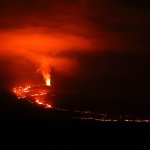 Erupción Volcánica Ilumina el Cielo de Islandia