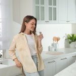 ¿Cómo el consumo de agua en las mañanas ayuda al cuerpo?