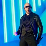 Pitbull Reacciona al Cover de “Give Me Everything” en Bridgerton