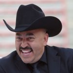 Lupillo Rivera relanza dueto ‘Que Me Entierren Cantando’ con Jenni Rivera