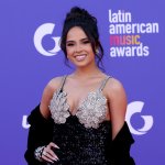 Becky G se emociona con premio regional mexicano en Latin AMAs