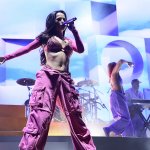 Becky G respondió indirectamente sobre la infidelidad de su ex prometido