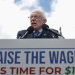 Bernie Sanders propone aumento del salario mínimo