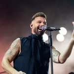 Ricky Martin Comparte el Escenario con sus Gemelos