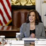 Kamala Harris invitó a debatir a Ron DeSantis