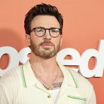 Chris Evans se casó en secreto con Alba Baptista