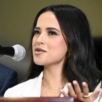 Becky G recibe la llave de la ciudad de Inglewood