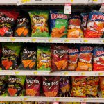 ¿Esos Doritos estan demasiado caros? Más tiendas ofrecen sus propias alternativas