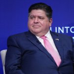 El gobernador de Illinois alerta sobre crisis migratoria y pide apoyo federal