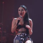 Denisse Guerrero de Belanova canta ‘Rosa Pastel’ con Carla Morrison