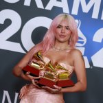 Karol G sorprende a sus empleados con lujosos premios, incluyendo bonificaciones y viajes a Cancún