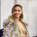 JJennifer Lopez luce “TOPLESS” cen el video remix de Can’t Get Enough