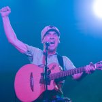 Manu Chao regresa con “São Paulo Motoboy” y anuncia nuevo álbum “Viva Tu”