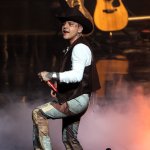 Christian Nodal y sus padres son citados en la Corte