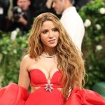 ¿Nueva Música de Shakira en Camino? La Cantante Fue Vista Grabando un Video con Anitta, Danna y Más