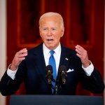 Legisladores demócratas instan a Biden a reconsiderar su candidatura