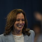 Kamala Harris Responde a las Críticas Raciales de Trump en Houston