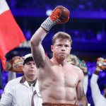 Canelo Álvarez defiende a Camila Fernández tras polémica por el himno