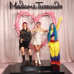 Karol G inmortalizada en Madame Tussauds con dos figuras de cera