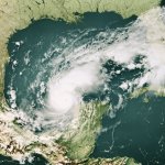 Mar en la Bahía de Tampa retrocedió por el Huracán Milton