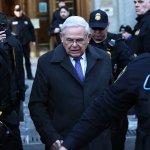 Bob Menéndez sentenciado a 11 años de prisión por corrupción y sobornos