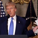 Trump se autoproclama rey de Estados Unidos