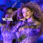 Shakira sufre percance en pleno show