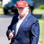 Trump vende gorras con su posible tercer mandato