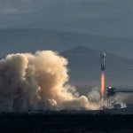 Acusan de falso el vuelo espacial de Katy Perry y Lauren Sánchez