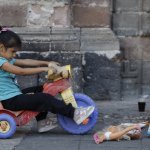 El gobierno de Trump devuelve ayuda legal a niños migrante