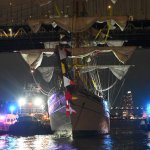 Buque de la Marina Mexicana choca con el Puente de Brooklyn
