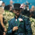 Maluma rinde homenaje a los Pachucos en la Met Gala 2025