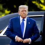 Trump exige cancelar juicio de Netanyahu y lo llama “héroe de guerra”